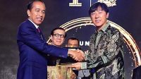 Jokowi Luncurkan Golden Visa Indonesia, Shin Tae-yong Jadi Penerima Pertama