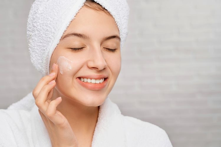 7 Kebiasaan Perawatan Kulit Pagi dan Malam untuk Hasil Optimal dan Lebih Sehat