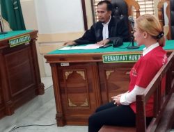 Miss Barbie Dituduh Menipu Korban Senilai Rp758 Juta, Dipidanakan 3,5 Tahun Penjara Miss Barbie Dituduh Menipu Korban Senilai Rp758 Juta, Dipidanakan 3,5 Tahun Penjara