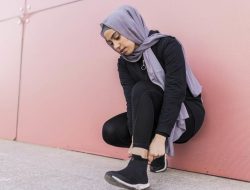 10 Pilihan Outfit Hijab untuk Jalan Sehat yang Gaya dan Stylish