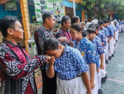 Pemkot Surabaya Evaluasi Bantuan bagi Sekolah Swasta Terbaru dan Kurang Mampu Pemkot Surabaya Evaluasi Bantuan bagi Sekolah Swasta Terbaru dan Kurang Mampu