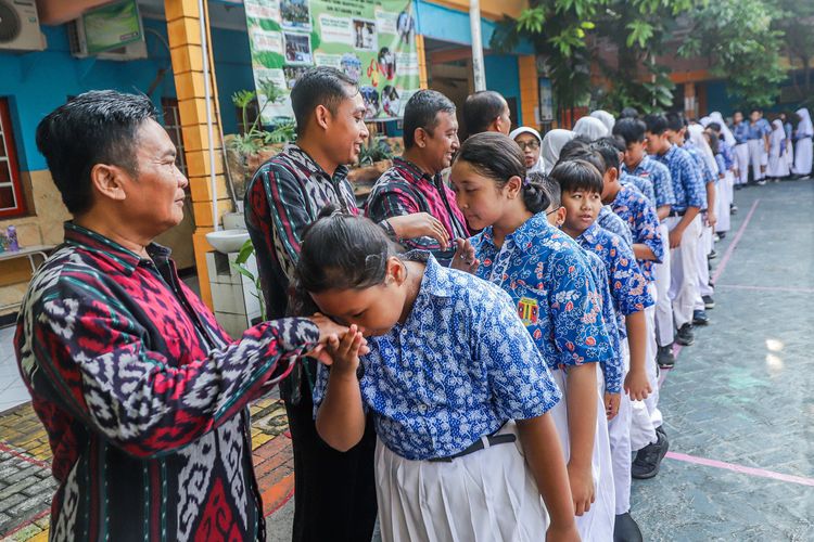 Pemkot Surabaya Evaluasi Bantuan bagi Sekolah Swasta Terbaru dan Kurang Mampu
