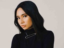 Arti Lirik Lagu “You’ll Be in My Heart” oleh Phil Collins dengan Kord Gitar Arti Lirik Lagu “You’ll Be in My Heart” oleh Phil Collins dengan Kord Gitar