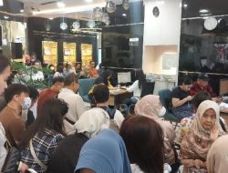 Antam Setiabudi One Dipadati Oleh Antrian Panjang dari Penggemar Emas Antam Setiabudi One Dipadati Oleh Antrian Panjang dari Penggemar Emas