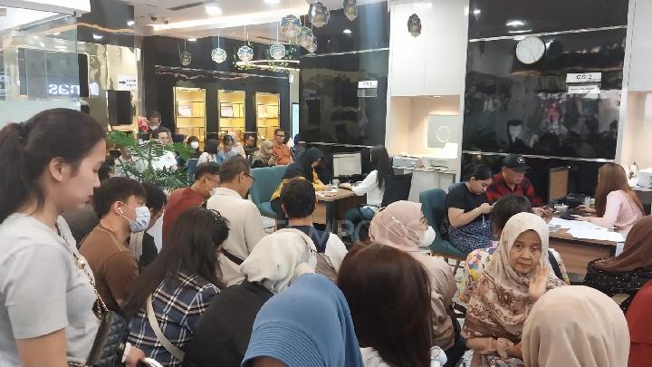 Antam Setiabudi One Dipadati Oleh Antrian Panjang dari Penggemar Emas