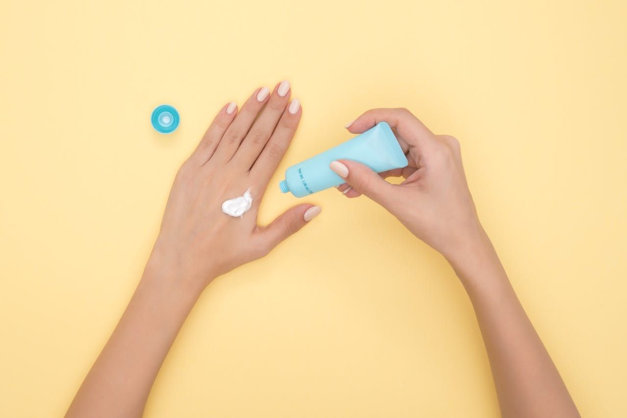 Ketahui Ciri-ciri Sunscreen Sudah Kedaluwarsa Sebelum Terlambat, Saran dari Ahli Kulit!