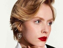 Keindahan Abadi Berkilau: 5 Pilihan Lipstik Klasik untuk Penampilan yang Elegan Keindahan Abadi Berkilau: 5 Pilihan Lipstik Klasik untuk Penampilan yang Elegan