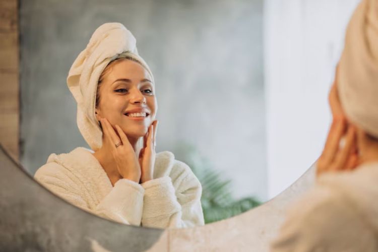 4 Bahan Perawatan Kulit Anti-Penuaan yang Mudah Ditemukan: Dari Sunscreen hingga Retinol