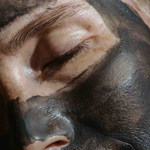 Khasiat Masker Arang Eksfoliasi untuk Wajah yang Lebih Cerah dan Bersih