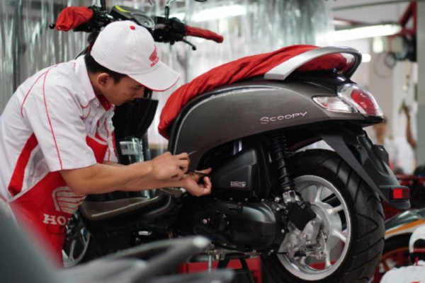 3 Alasan Mengapa Motor Matic “Gredek” di Putaran Pertama & Cara Memperbaikinya