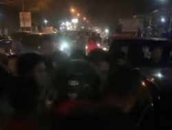 Tiga Debt Collector Dikepung Massa karena Teriakan keras Pemilik Brio di Grobogan Tiga Debt Collector Dikepung Massa karena Teriakan keras Pemilik Brio di Grobogan