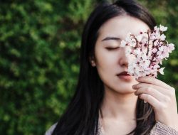 Kulit Cerah Bercahaya: Standar Keindahan K-Pop yang Tak Terhapus Kulit Cerah Bercahaya: Standar Keindahan K-Pop yang Tak Terhapus