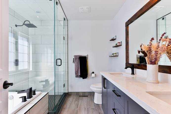 7 Inspirasi Menarik untuk Desain Lantai Kamar Mandi Impian Anda