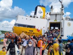 Ribuan Pengunjung dari Pulau Jawa Datang ke Pelabuhan Kumai Ribuan Pengunjung dari Pulau Jawa Datang ke Pelabuhan Kumai