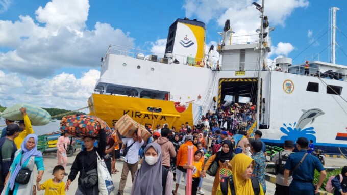 Ribuan Pengunjung dari Pulau Jawa Datang ke Pelabuhan Kumai