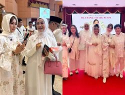 Gambaran Unik Tahlilan 7 Hari Setelah Kepunahan Titiek Puspa, Dihadiri Bintang-Bintang Terkenal Gambaran Unik Tahlilan 7 Hari Setelah Kepunahan Titiek Puspa, Dihadiri Bintang-Bintang Terkenal