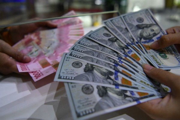 Rupiah Melemah Akibat Pengaruh Luar