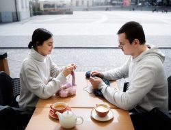 Perbedaan Selingkuh Emosional dengan Pertemanan yang Terlalu Dekat: Kenali Ciri-cirinya