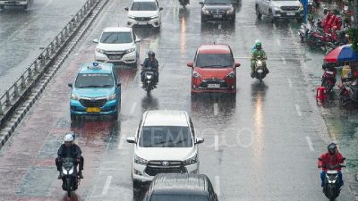 Kemarau Basah, Hujan Masih Konsisten Guyur Jakarta Sejak Siang