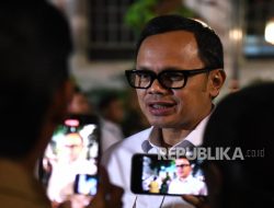 Respon Pemerintah Soal SD-SMP Gratis Menurut Wamendagri: Diimplementasikan, Namun Perlu Penyesuaian Respon Pemerintah Soal SD-SMP Gratis Menurut Wamendagri: Diimplementasikan, Namun Perlu Penyesuaian