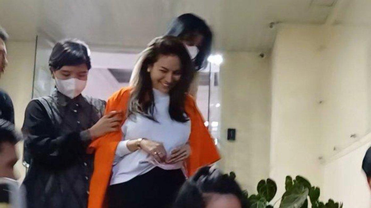 Nikita Mirzani Tetap Semangat di Penjara, Jennifer Ipel Dorong Dukungan, Penuhi Kebutuhannya