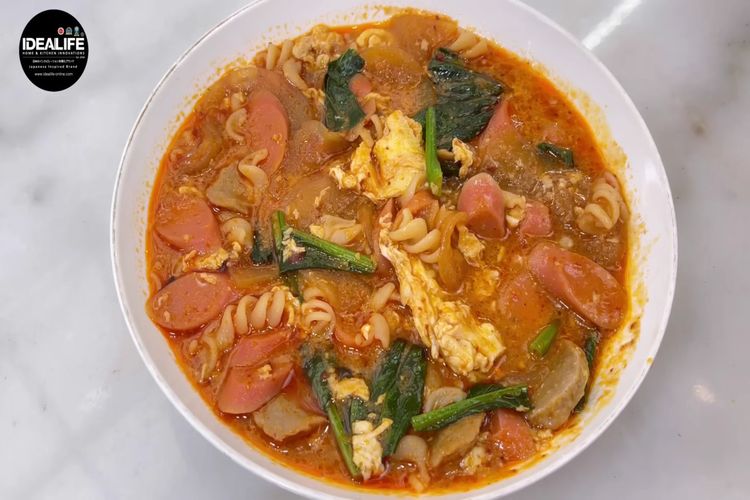 3 Tempat Makan Seblak Viral di Bandung yang Bikin Lidah Terbakar