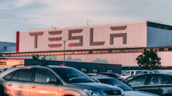 Cuti Ditawarkan oleh Tesla Seiring Penurunan Permintaan yang Signifikan