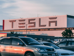 Cuti Ditawarkan oleh Tesla Seiring Penurunan Permintaan yang Signifikan