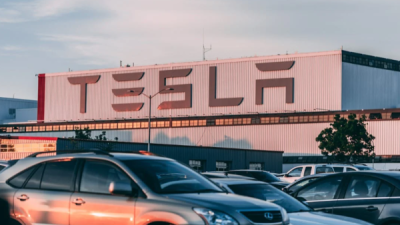 Cuti Ditawarkan oleh Tesla Seiring Penurunan Permintaan yang Signifikan