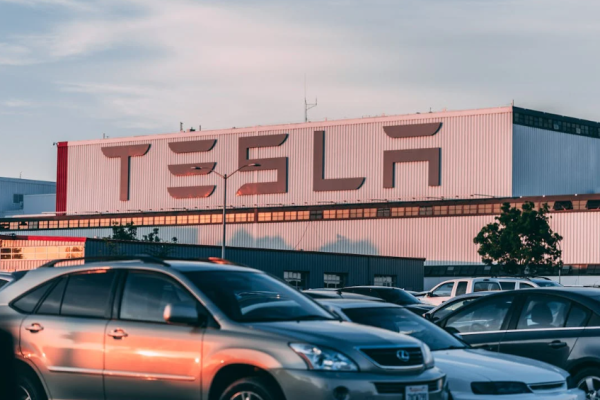 Cuti Ditawarkan oleh Tesla Seiring Penurunan Permintaan yang Signifikan