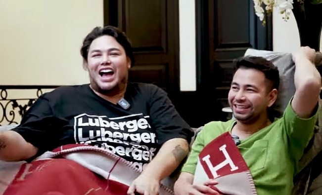 Senangnya Ivan Gunawan Terpilih Menyulam Kebaya Kerja untuk Raffi Ahmad