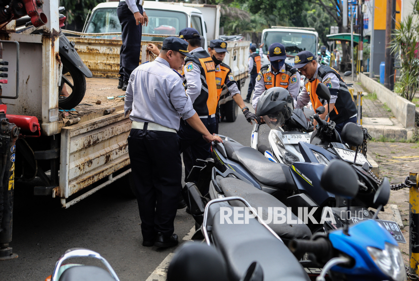 Aturannya Sudah Jelas: Dishub DKI Siap Tertibkan Parkir liar dengan Bantuan Juru Parkir