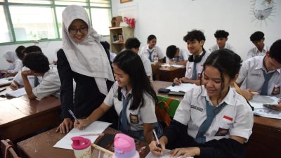 Sekolah Menjadi Gratis untuk Jenjang SMA, SMK, dan SKh di Banten