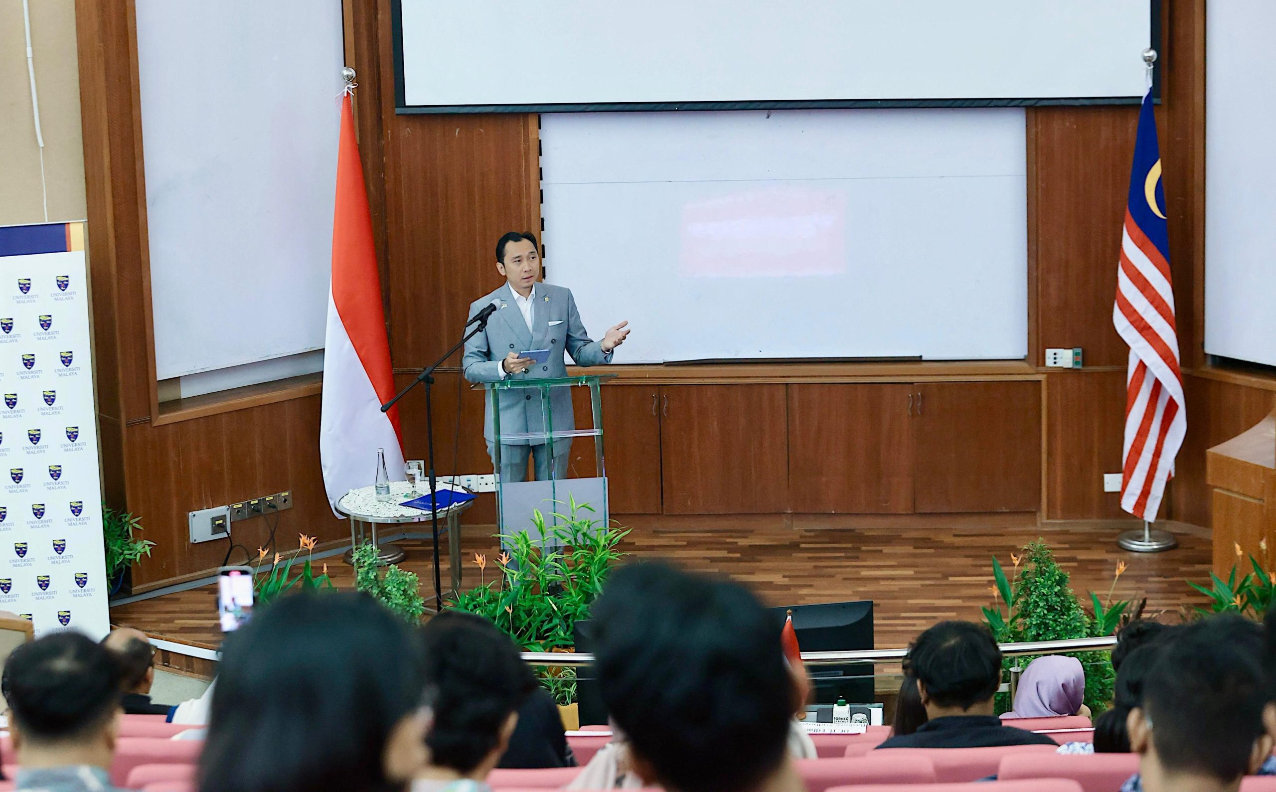 Kuliah Umum di Universiti Malaya: Ibas Diskusikan Geopolitik dan Kekuatan ASEAN