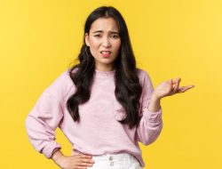 8 Kebiasaan yang Mencerminkan Kualitas Rendah pada Wanita tanpa Dia Ketahui