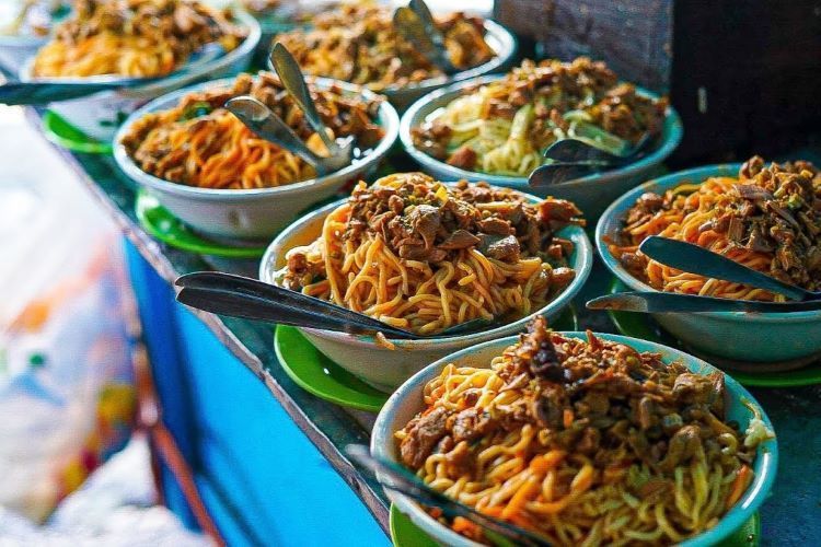 Buruan Coba! 4 Tempat Mie Ayam Jumbo Hanya 10 Ribu di Surabaya yang Akan Mengenyangkan Hari Anda