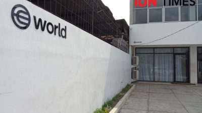 Apa Itu World App yang Dihentikan Operasionalnya oleh OJK?