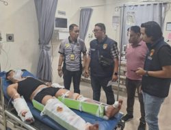 Detik-Detik Mengerikan: Pengantin Pria Dibacok Sebelum Akad Nikah, Situasi Panik dan Banjir Darah! Detik-Detik Mengerikan: Pengantin Pria Dibacok Sebelum Akad Nikah, Situasi Panik dan Banjir Darah!