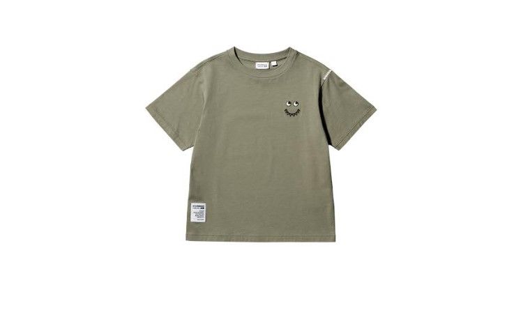 Koleksi T-Shirtunik dengan Desain Main-main yang Pas Untuk Hari-Hari Anda
