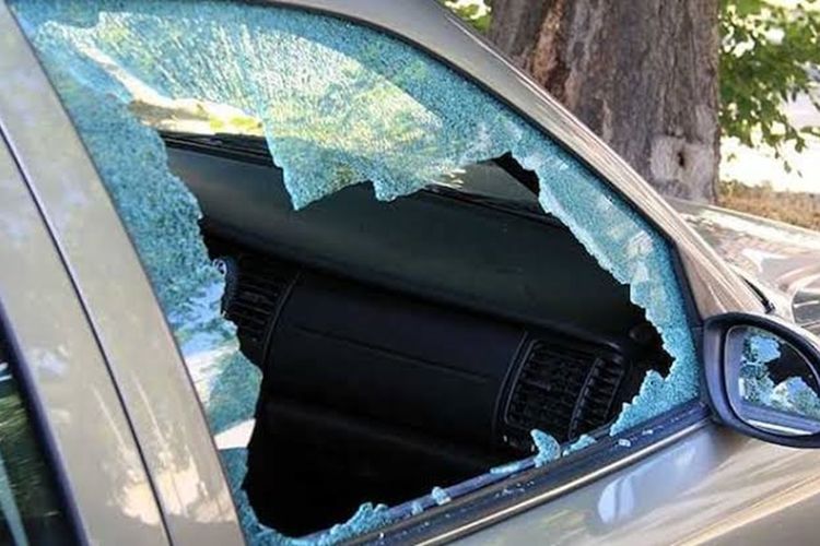 Berhati-hatilah! Dua Barang Ini Jadi Daya Tarik bagi Penjahat Pecahkan Kaca Mobil