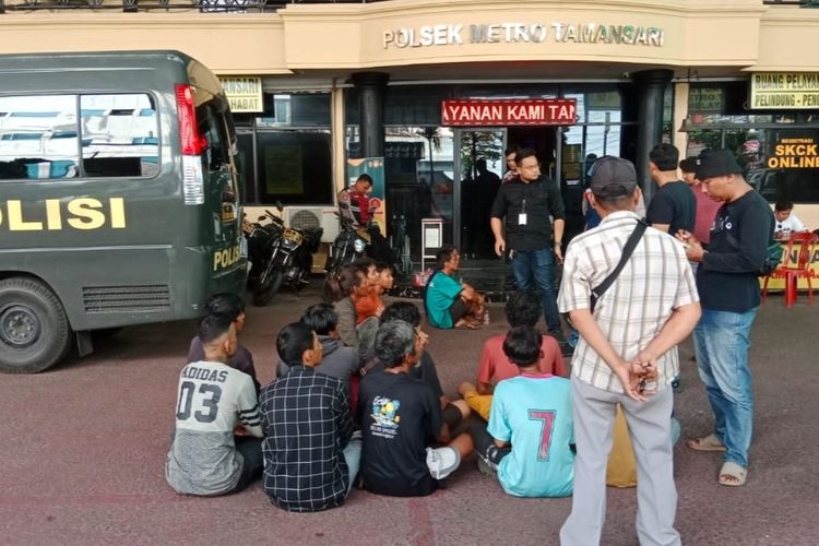 Operasi Bersih-Bersih Tamansari 2025: 14 Tukang Parkir Serampangan Ditangkap di Jakbar