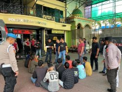 Razia Petugas Jalanan liar: Polisi Tangkap 14 “Jukir” di Jakarta Barat, Kaitan dengan Ormas Ditelusuri Razia Petugas Jalanan liar: Polisi Tangkap 14 “Jukir” di Jakarta Barat, Kaitan dengan Ormas Ditelusuri