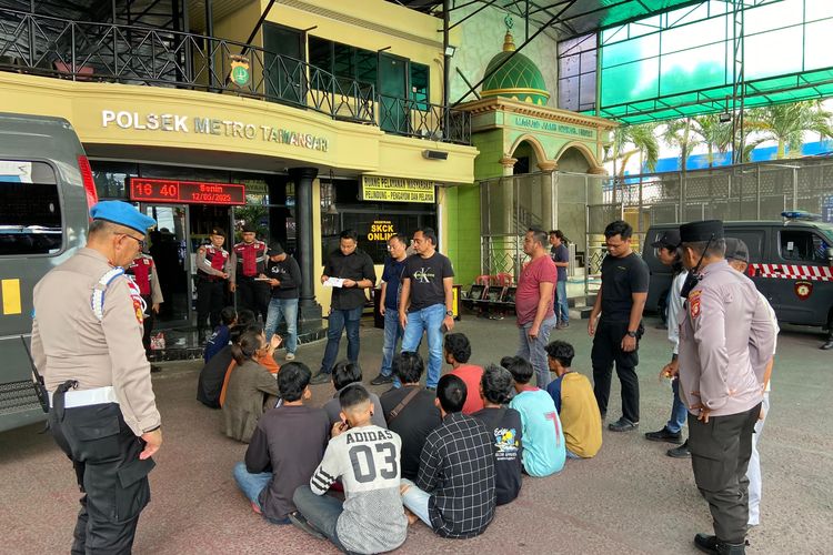 Razia Petugas Jalanan liar: Polisi Tangkap 14 “Jukir” di Jakarta Barat, Kaitan dengan Ormas Ditelusuri