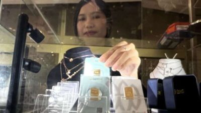 Harga Emas Hari Ini di Pegadaian: Antam, UBS, dan GALERI 24 Serentak Anjlok