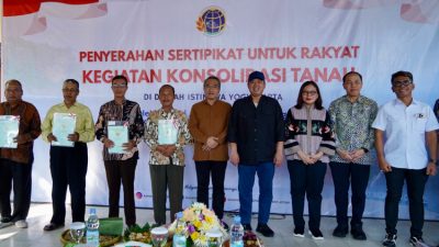 Menteri ATR Serahkan Ribuan Sertifikat Tanah Tutupan di Bantul, Wujud Nyata Keberpihakan Pemerintah