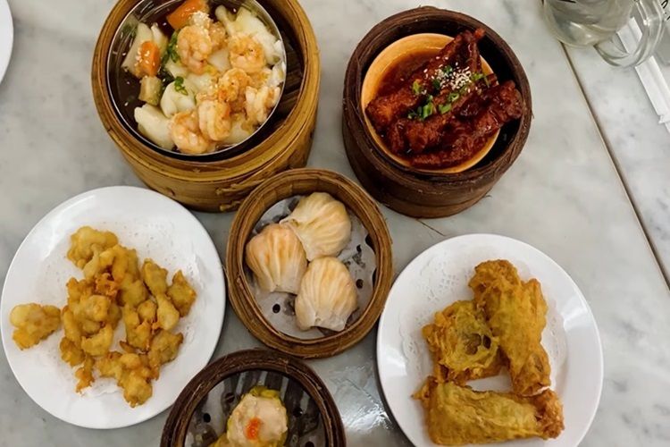 5 Tempat Makan di Bandung yang Murah Meriah: Nikmati Sajian Lezat Hanya dengan Rp 15 Ribu, Stok Energi Anda!