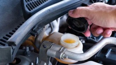 Kiat Terbaik untuk Memilih Minyak Rem Mobil yang Tepat