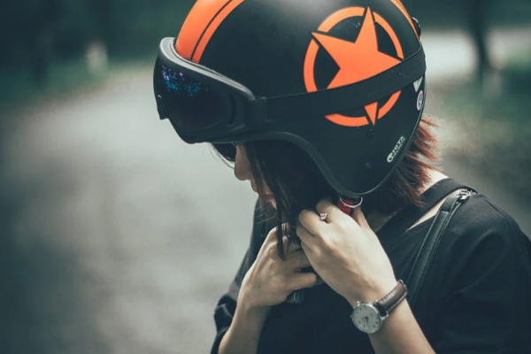 Akibat Menggunakan Helm yang Terlalu Besar: Proteksi Kepala Kurang Optimal