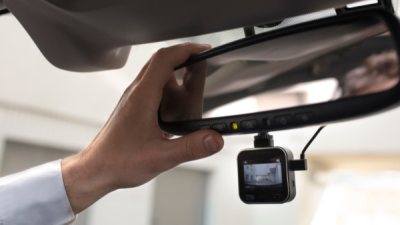 Bisakah Semua Mobil Diperlengkapi dengan Dashcam?