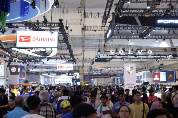 Penjualan Mobil di Indonesia Merosot Drastis, Capai Titik Terendah Tahun Ini